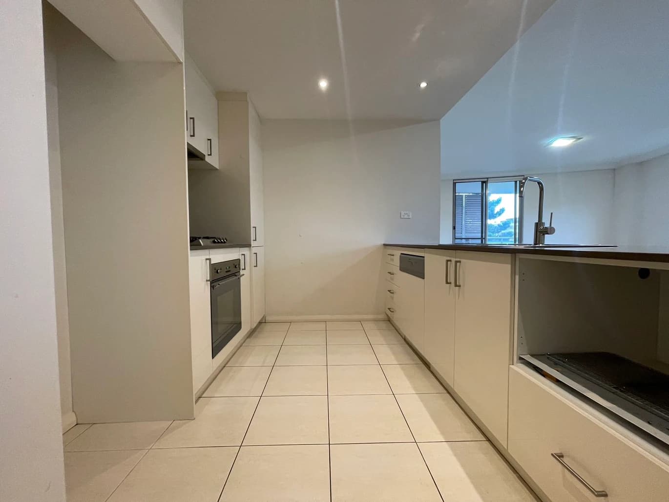 Mascot 2 bed 2 bathroom 2 carpark APT for rent